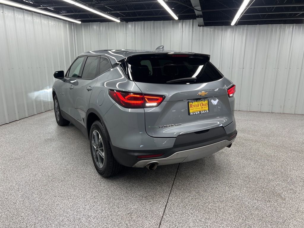 Used 2025 Chevrolet Blazer LT image 4