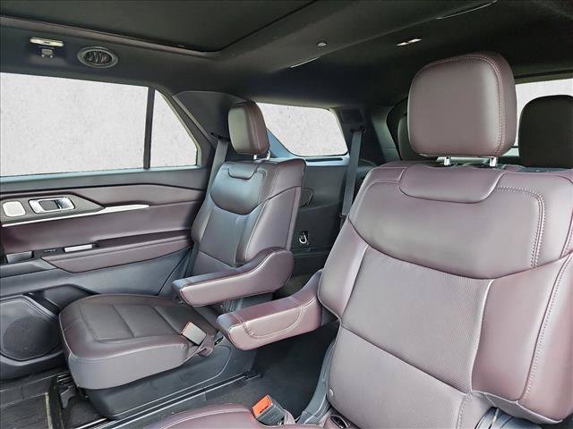 Used 2025 Ford Explorer Platinum RWD image 19