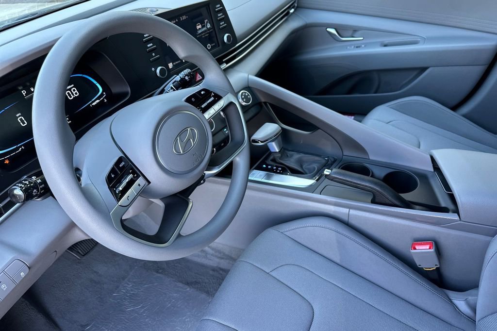 New 2026 Hyundai Elantra SE image 7