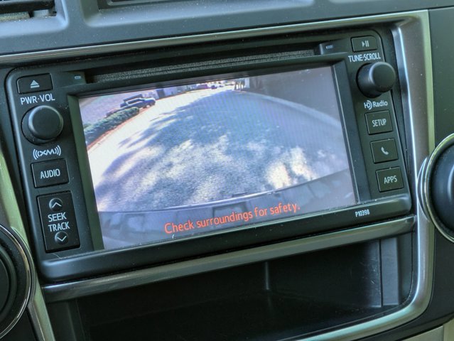 Used 2013 Toyota Highlander SE FWD image 12