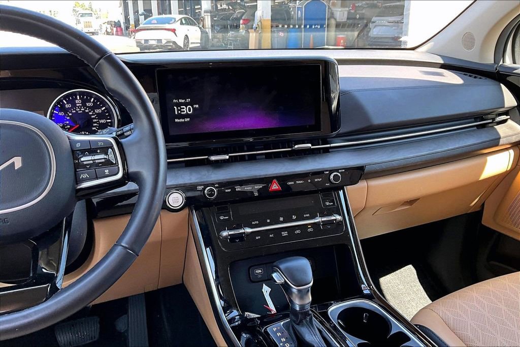 Used 2024 Kia Carnival EX image 10