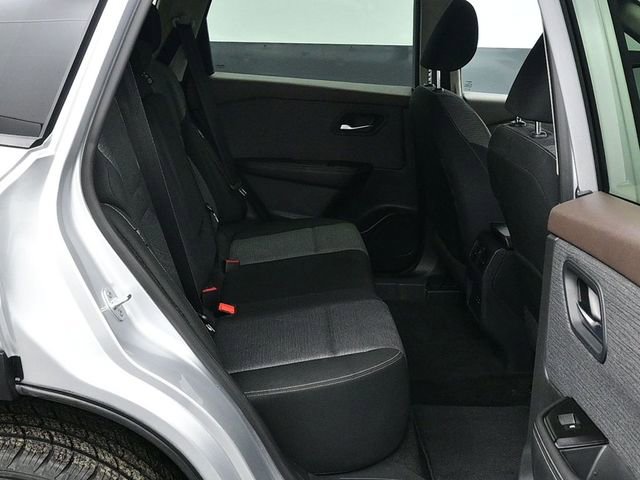 Used 2023 Nissan Rogue SV image 10