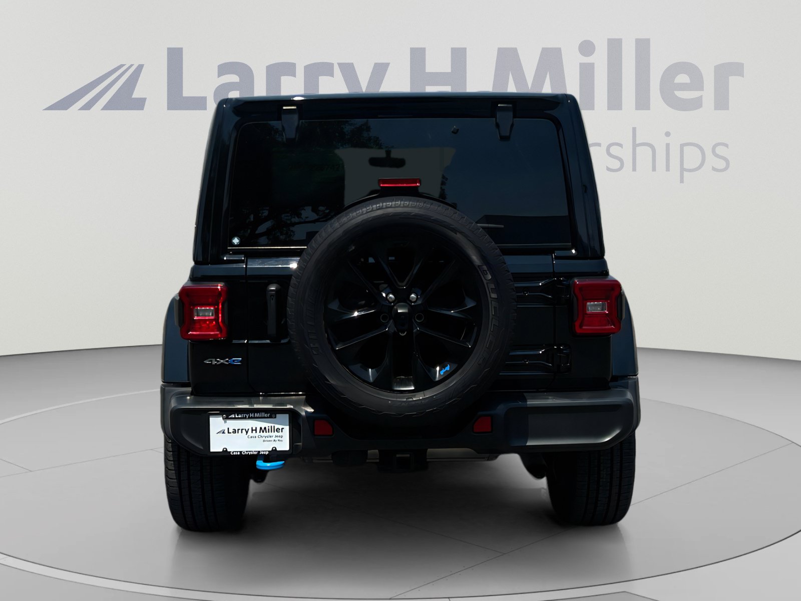 Used 2023 Jeep Wrangler Unlimited Sahara w/ Cold Weather Group AWD/4WD image 4