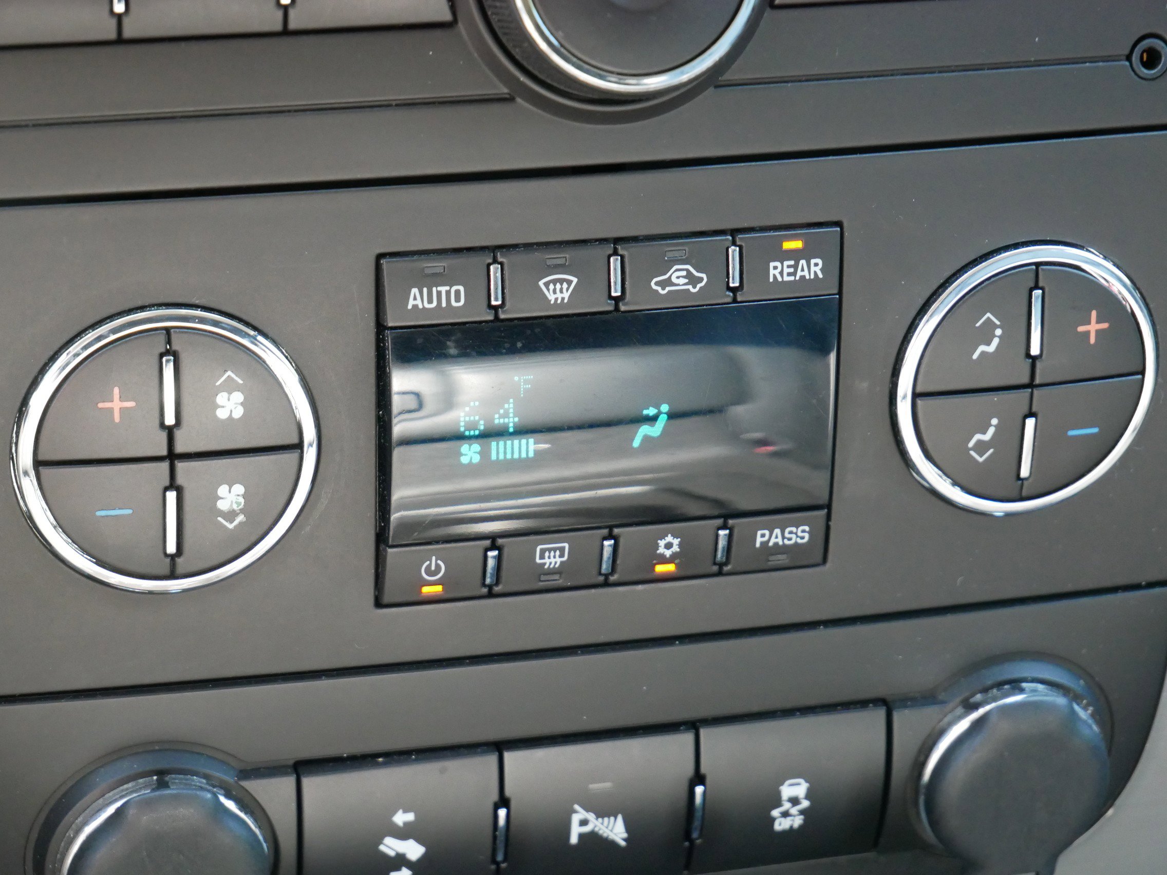 Used 2014 GMC Yukon XL SLT image 23