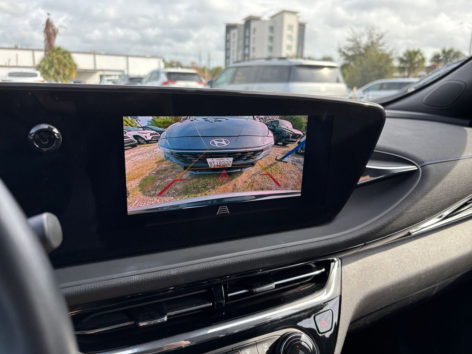 Used 2025 Buick Envista Sport Touring image 17