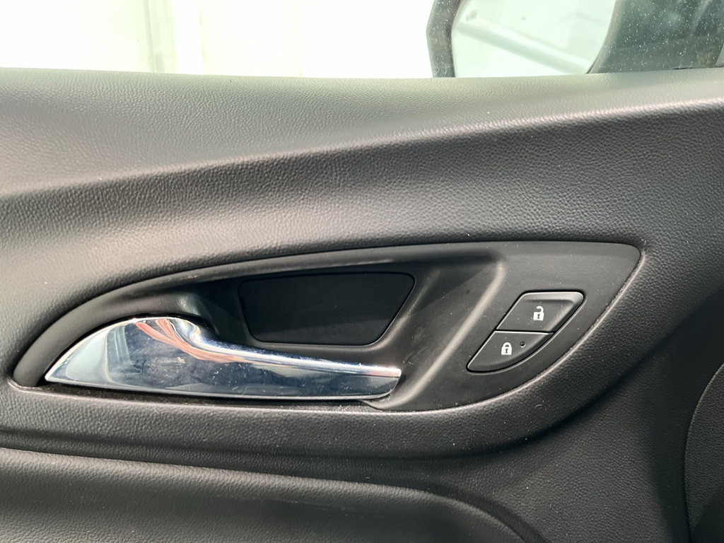 Used 2018 Chevrolet Equinox LT image 28