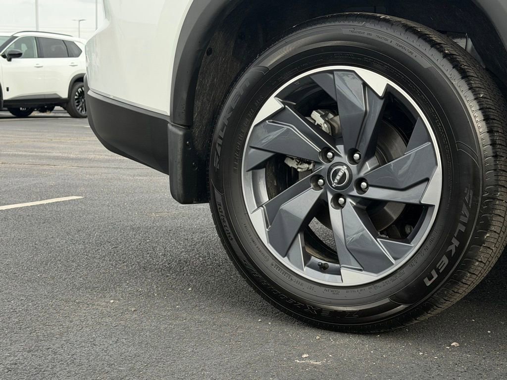 Used 2026 Nissan Rogue SV w/ SV Premium Package image 45