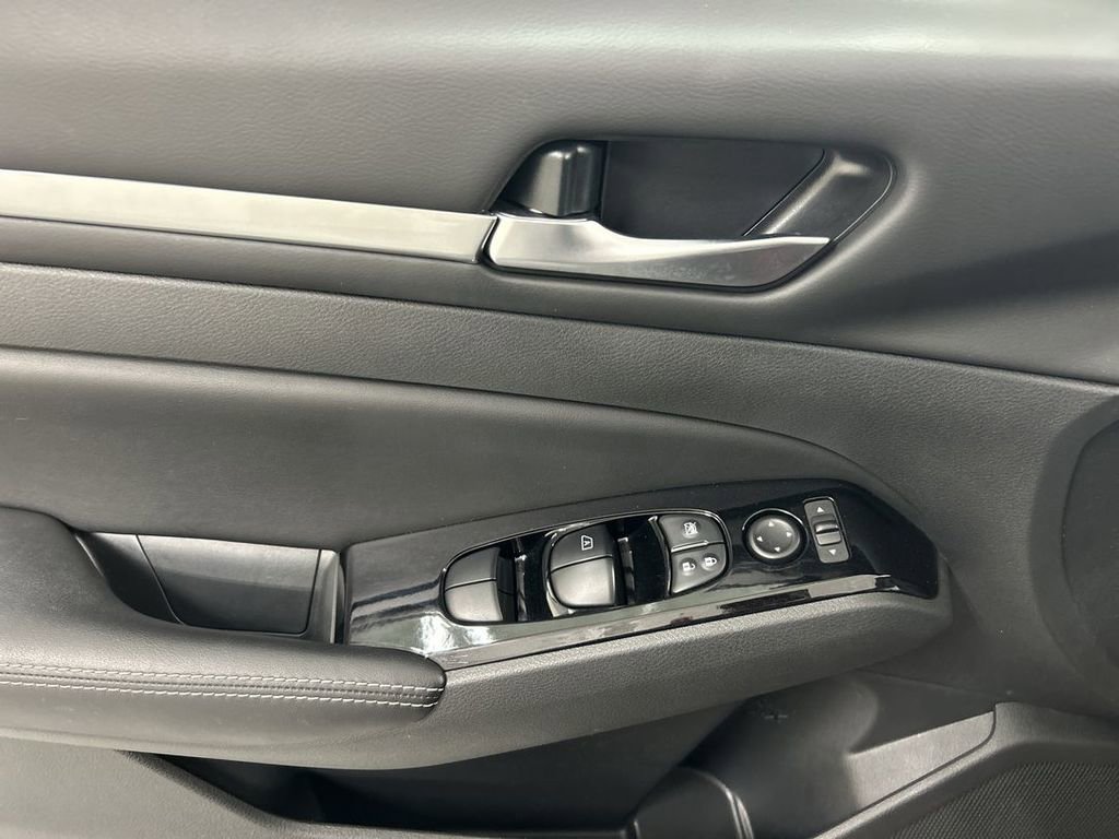 Used 2023 Nissan Altima 2.5 SV image 13