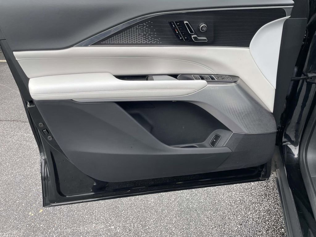 Certified 2023 Cadillac Lyriq Luxury image 15