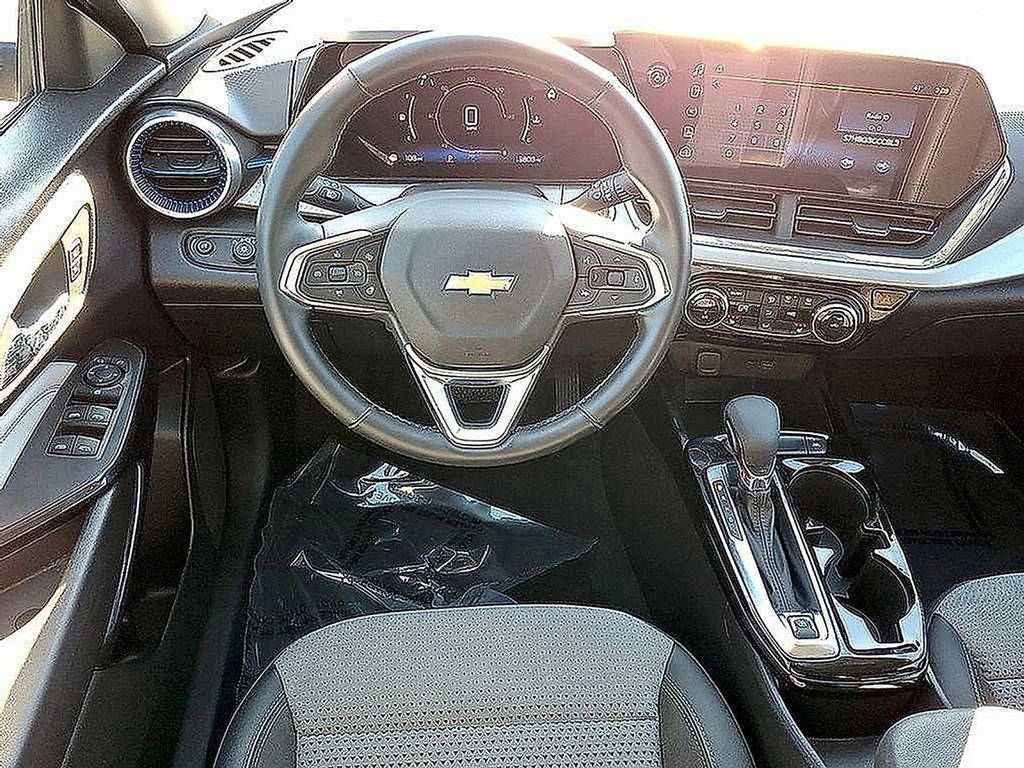 Used 2024 Chevrolet Trax LT w/ Driver Confidence Package image 14