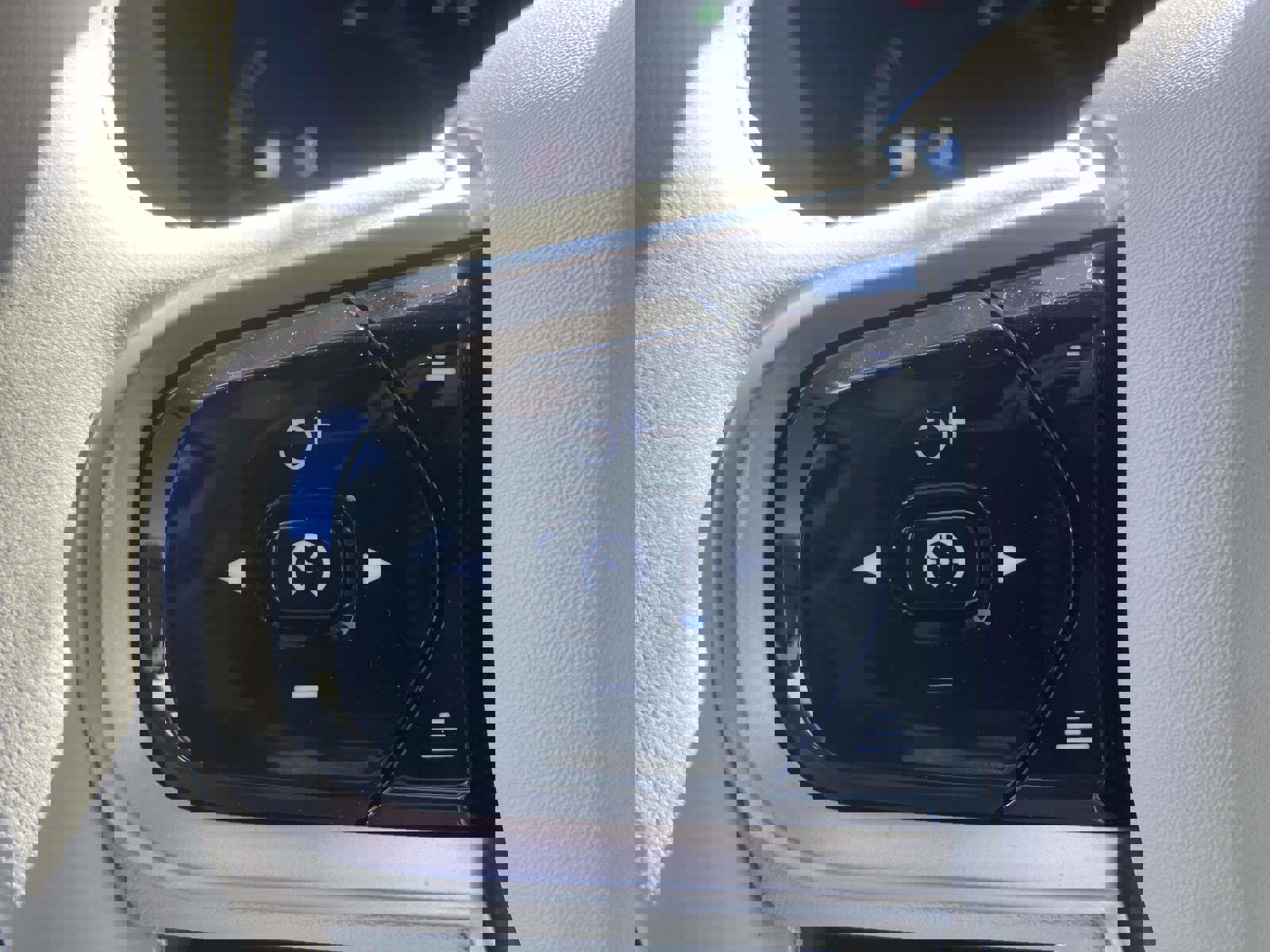 Certified 2026 Volvo XC60 T8 Ultra image 23