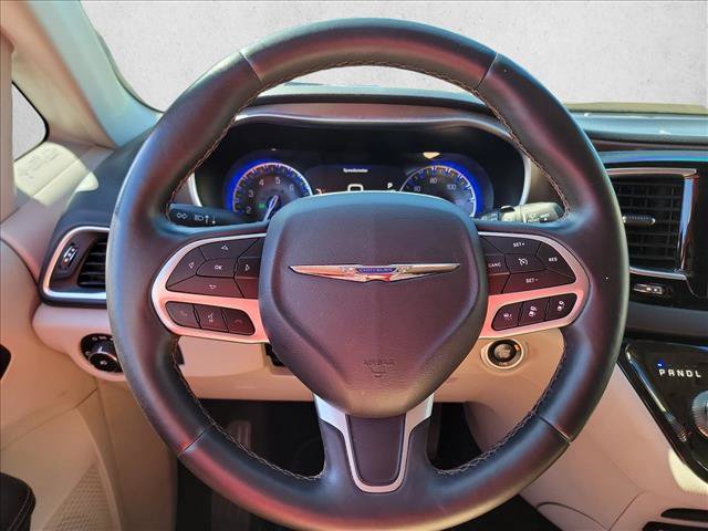 Used 2018 Chrysler Pacifica Touring-L Plus w/ Advanced Safetytec Group FWD image 20