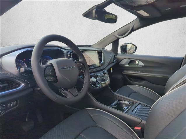 New 2026 Chrysler Pacifica Limited image 2