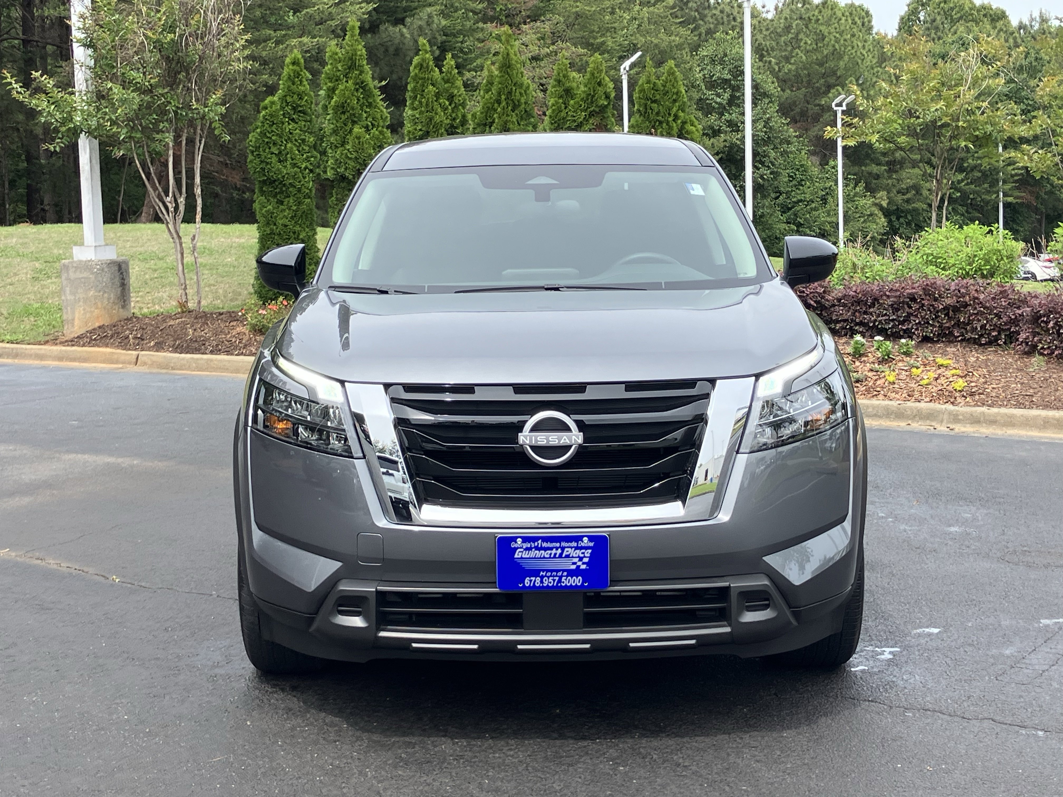 Used 2025 Nissan Pathfinder S FWD image 3