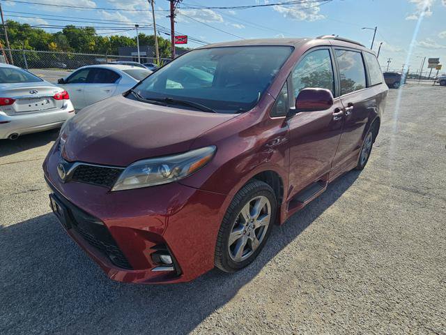 Used 2018 Toyota Sienna SE w/ SE Preferred Package