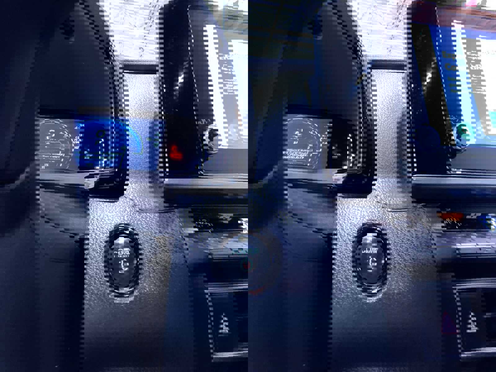 Used 2025 Toyota Camry SE w/ Convenience Package image 17