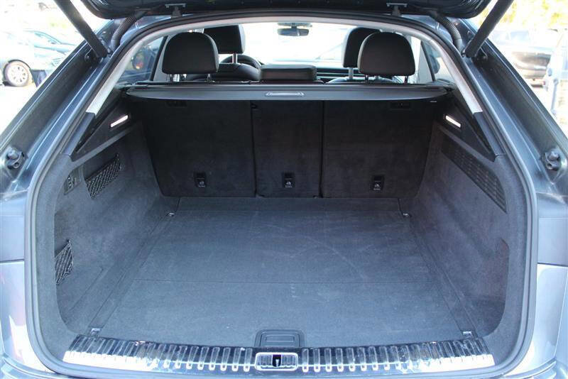 Used 2020 Audi Q8 Prestige w/ Prestige Package image 33