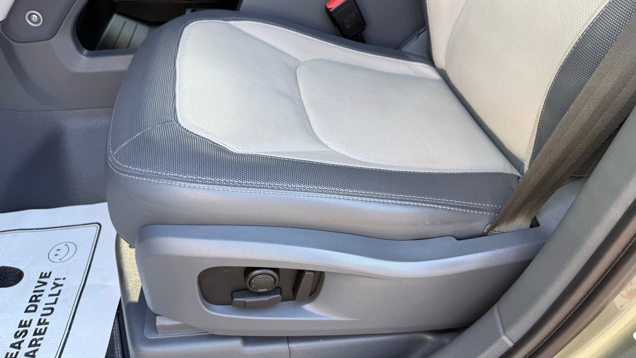 Used 2023 Land Rover Defender 110 X-Dynamic SE image 48