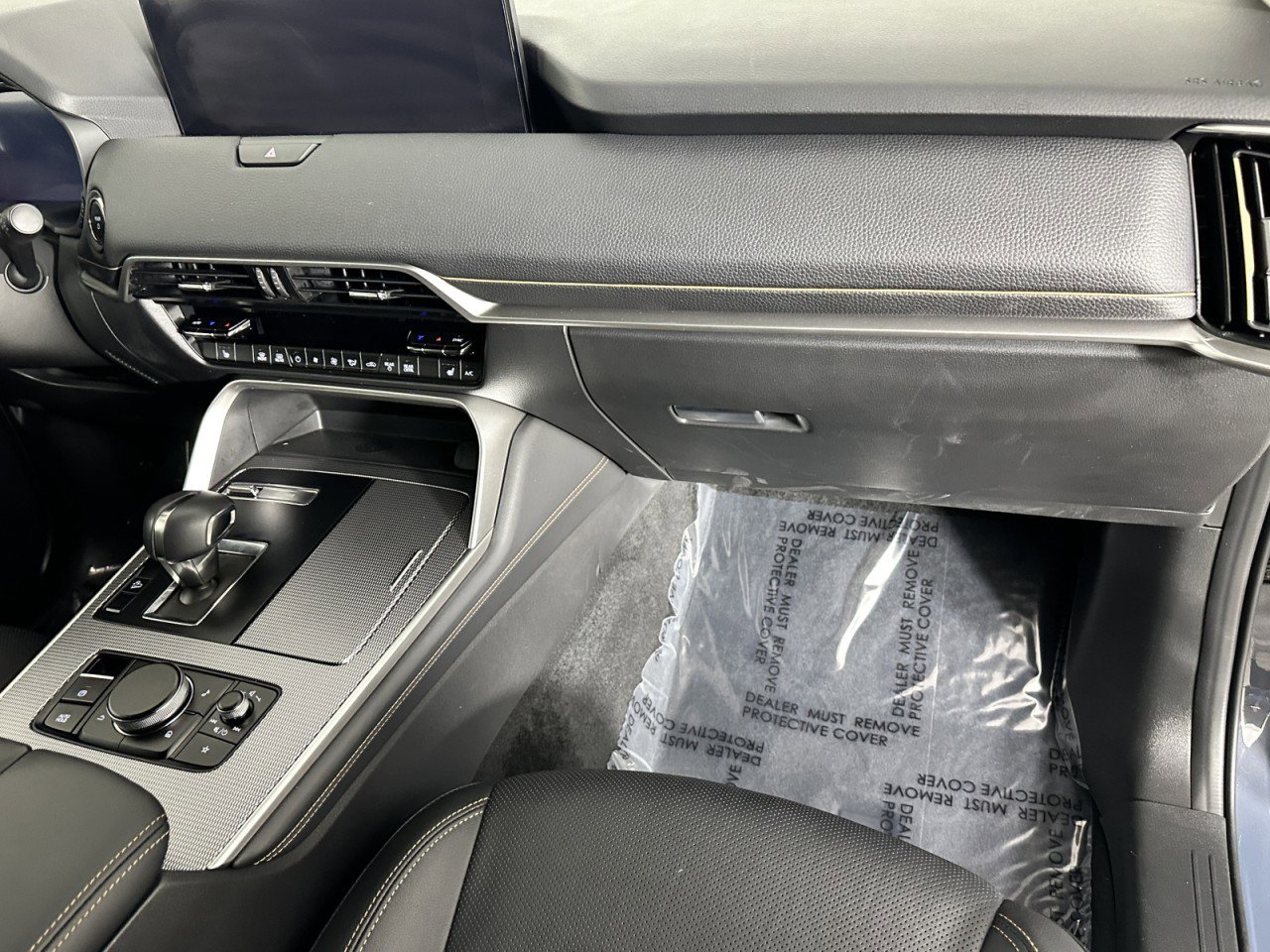 Used 2025 MAZDA CX-70 Plug-In Hybrid w/ Premium Pkg image 12