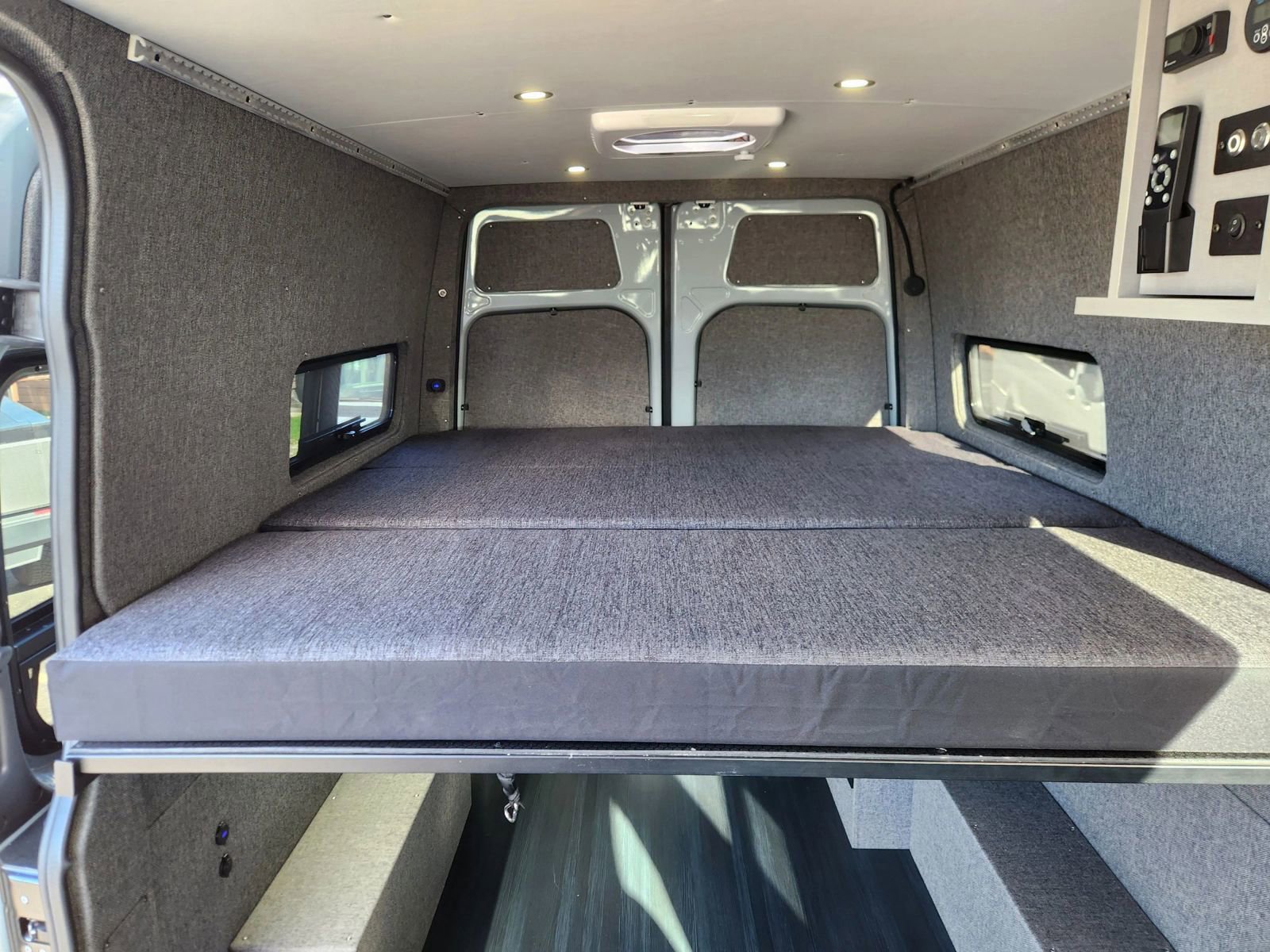 Used 2025 Mercedes-Benz Sprinter 2500 image 35