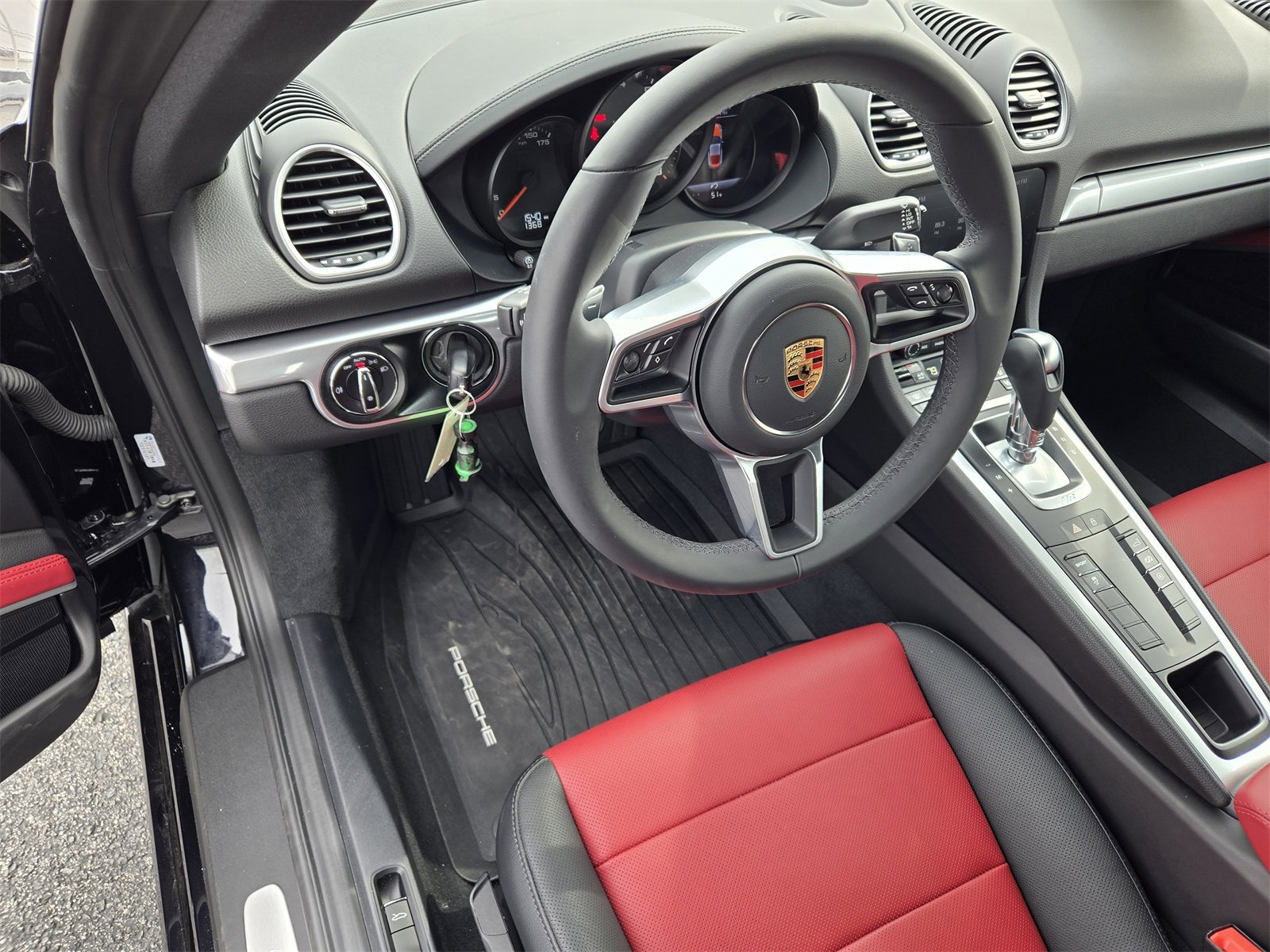 Used 2025 Porsche 718 Cayman image 26