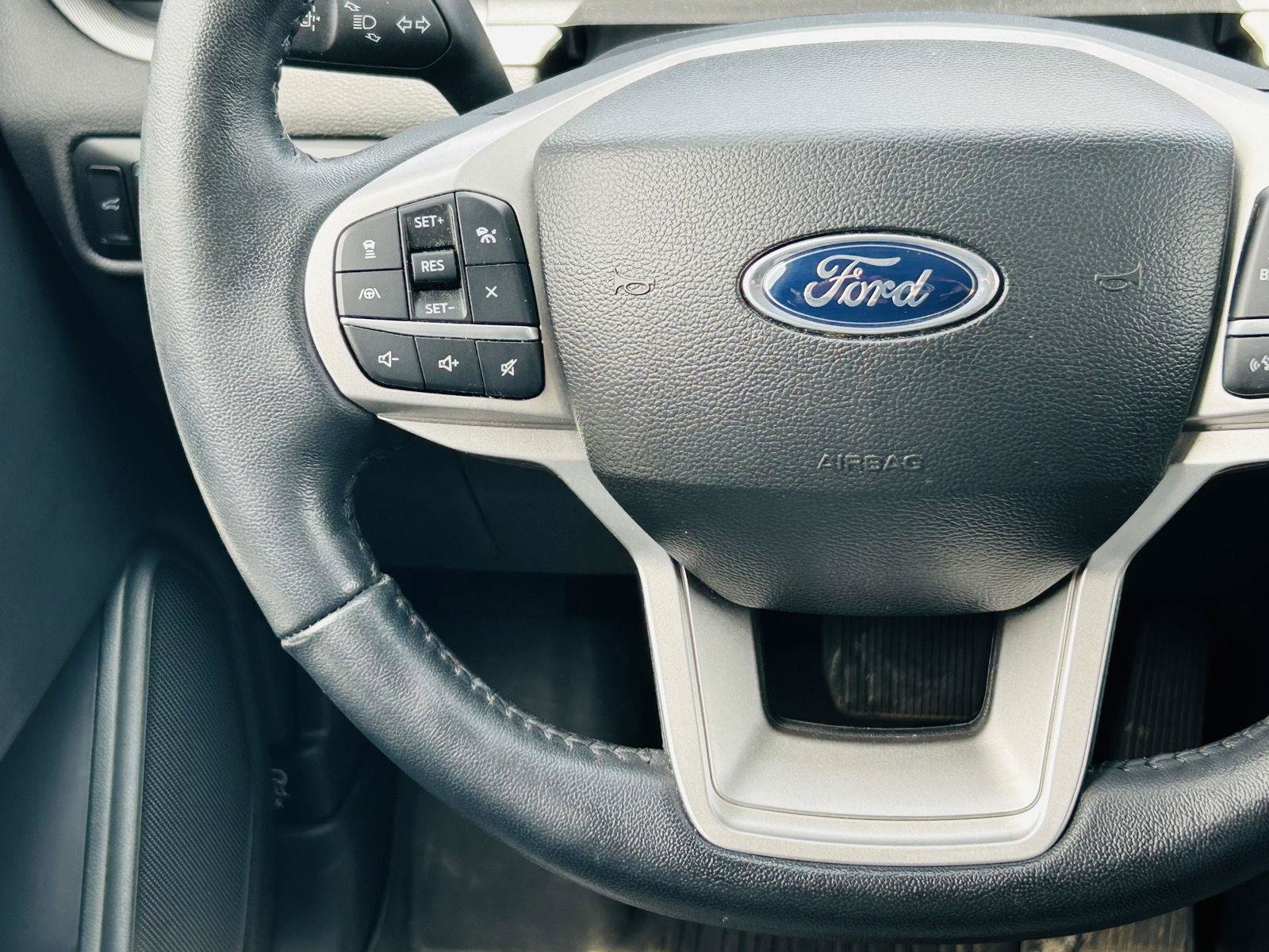 Used 2023 Ford Explorer XLT w/ Equipment Group 202A AWD/4WD image 19