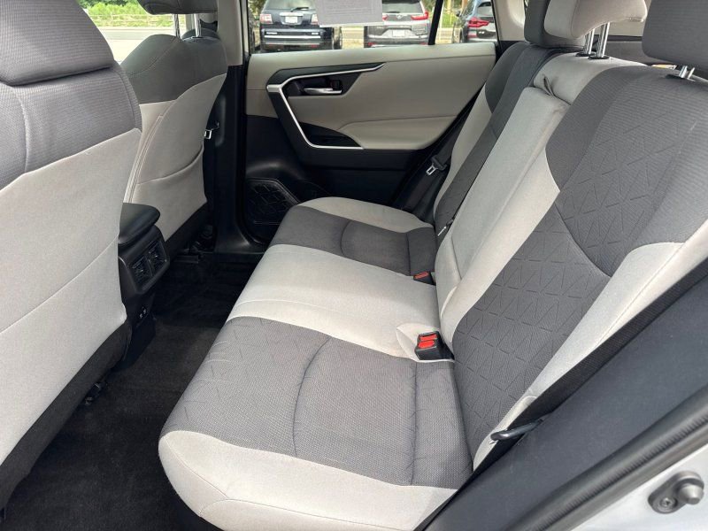 Used 2020 Toyota RAV4 XLE image 15