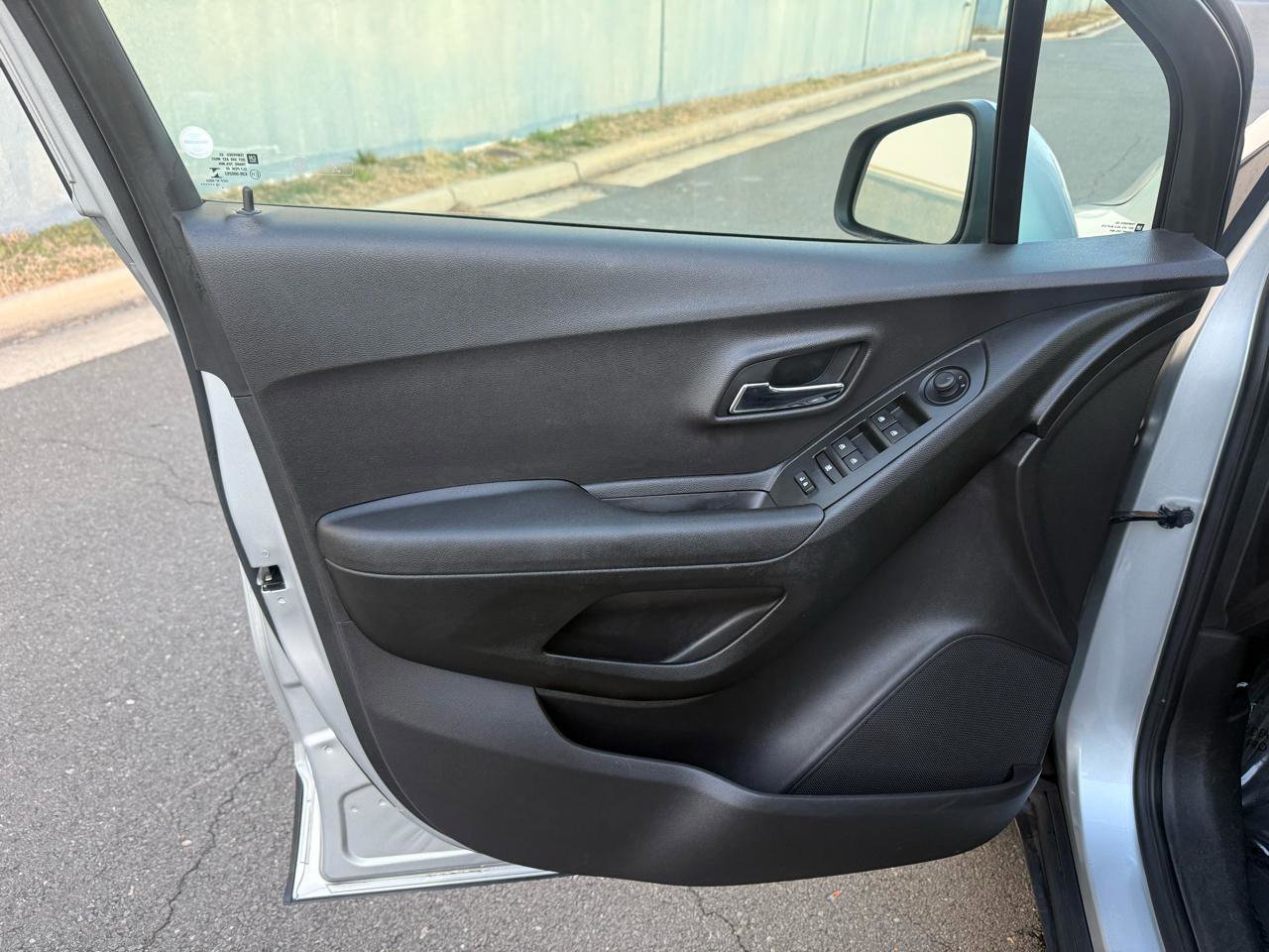 Used 2016 Chevrolet Trax LT w/ LT Convenience Package image 15