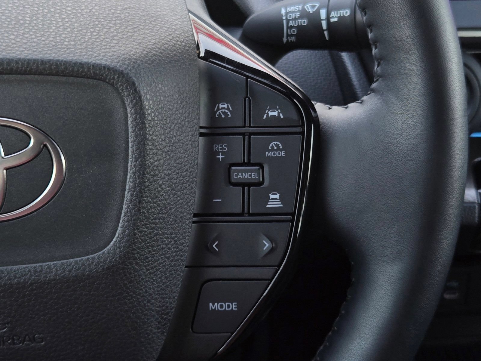Certified 2025 Toyota Prius XLE FWD image 21