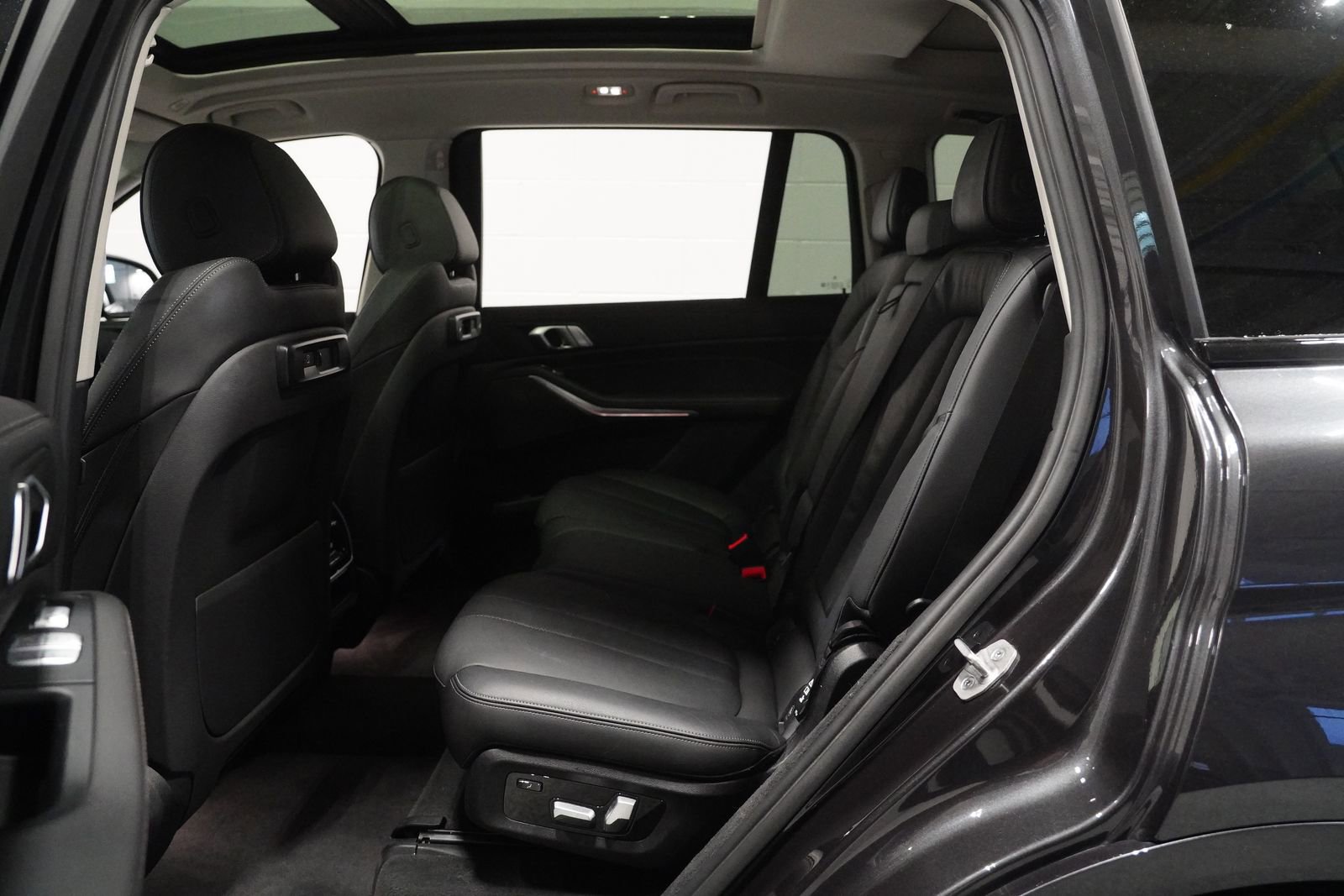 Used 2021 BMW X7 xDrive40i w/ Executive Package 2 image 13