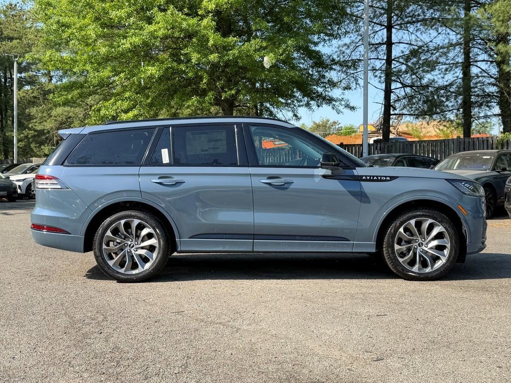 New 2026 Lincoln Aviator AWD w/ Jet Appearance Package image 2