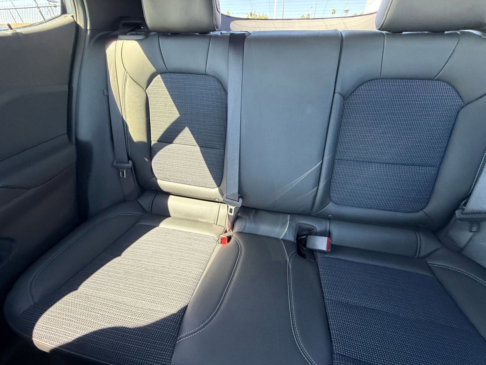 Used 2025 Buick Envista Preferred image 37