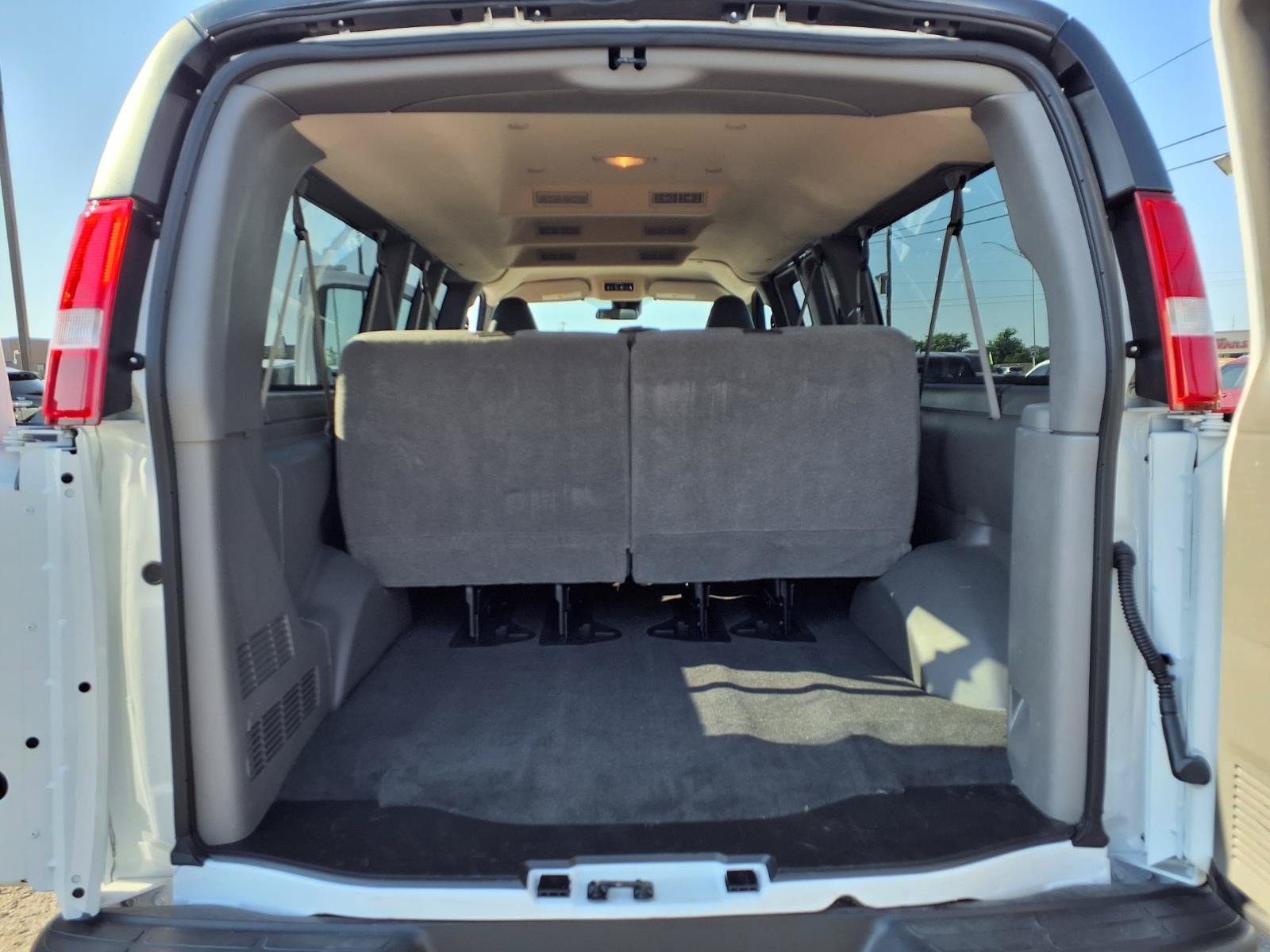 Used 2026 GMC Savana 3500 LT w/ LT Preferred Equipment Group RWD image 17