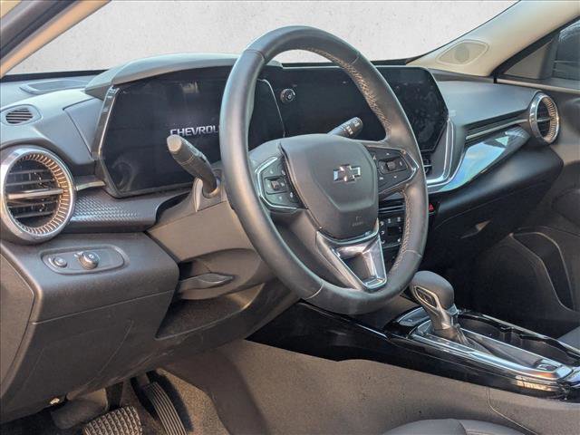 Used 2024 Chevrolet Trax ACTIV w/ Sunroof Package image 2