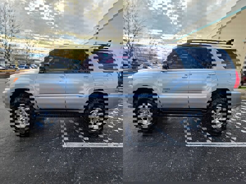 Used 2007 Toyota 4Runner SR5 image 3