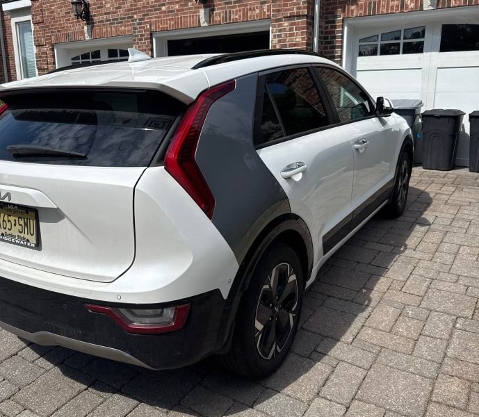Certified 2023 Kia Niro Wave FWD image 3