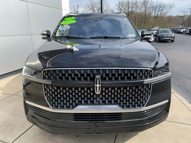 Certified 2025 Lincoln Navigator L Reserve AWD/4WD image 10