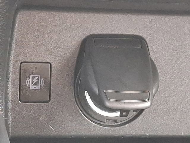 Used 2025 Nissan Versa SV image 24