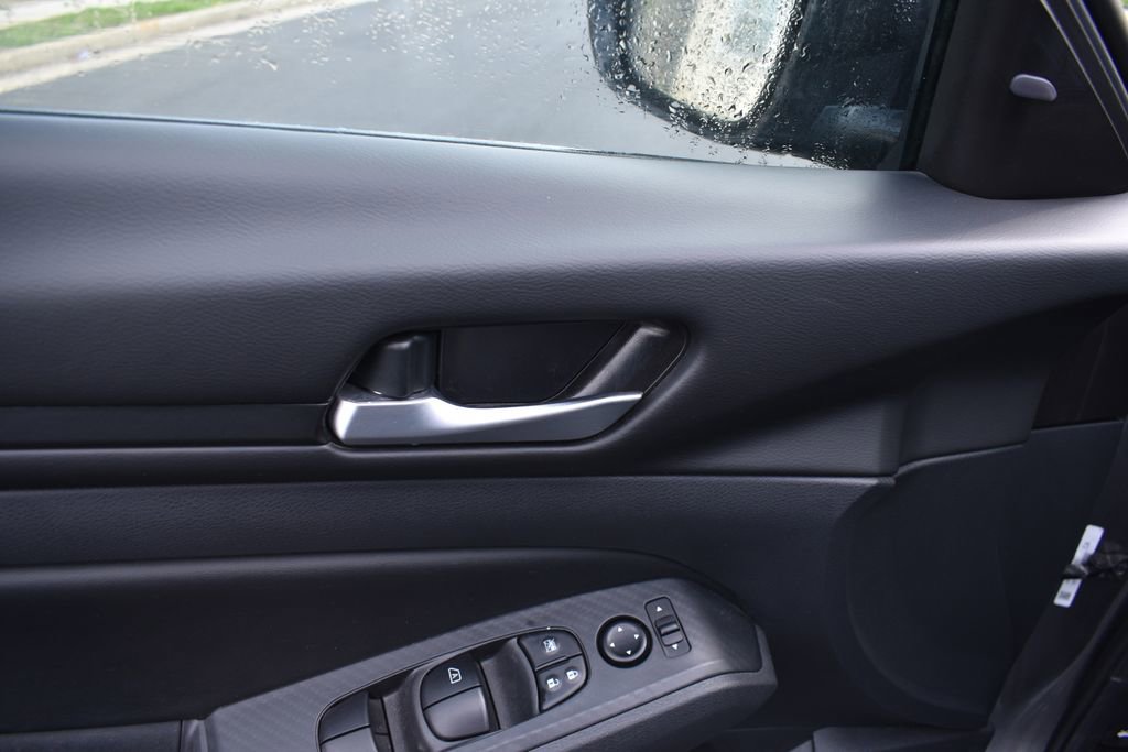 Used 2025 Nissan Altima 2.5 SV image 13