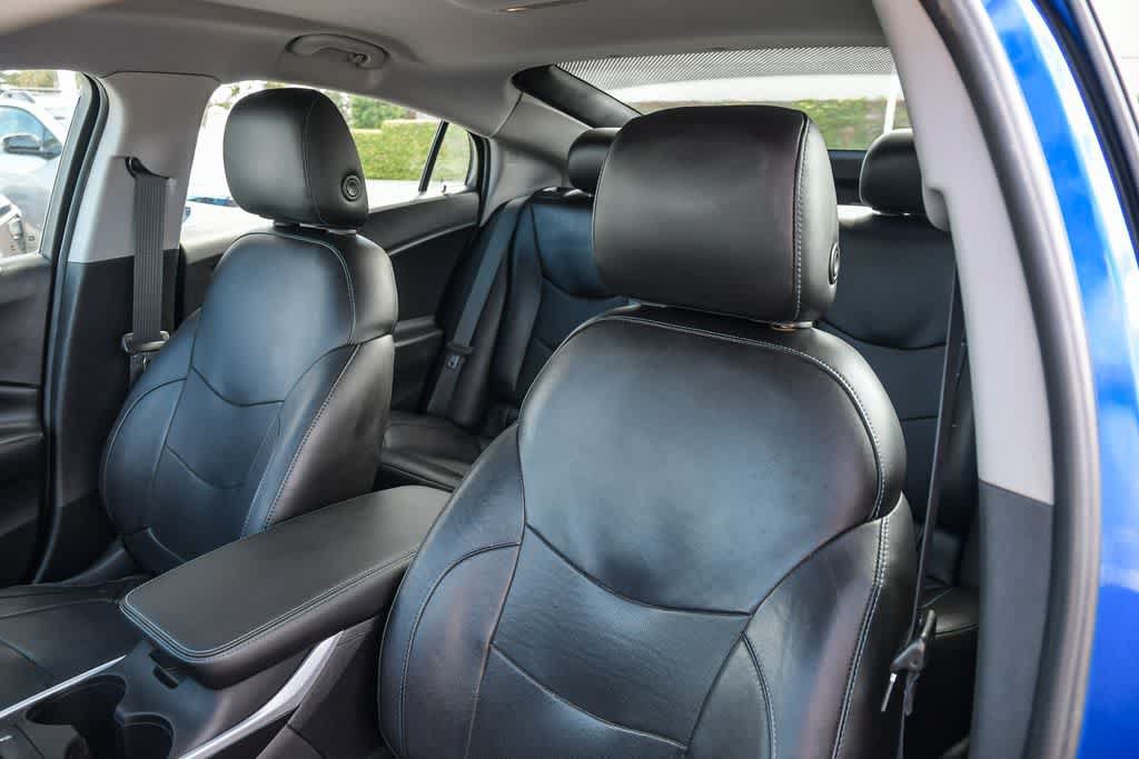 Used 2018 Chevrolet Volt LT w/ Comfort Package FWD image 17