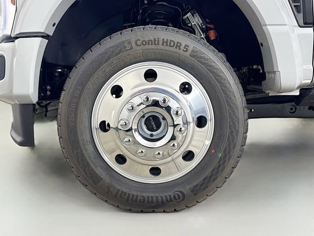 New 2025 Ford F450 Platinum w/ FX4 Off-Road Package image 32