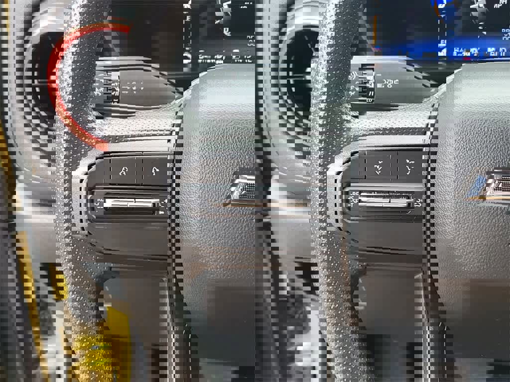 Used 2023 Chevrolet Colorado Trail Boss w/ Technology Package image 27