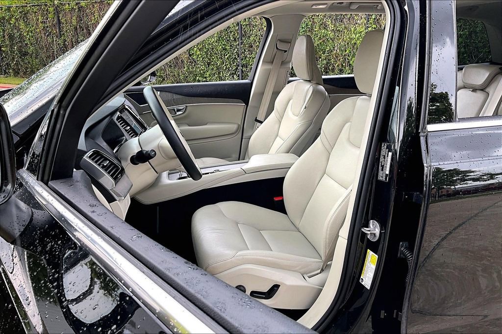 Used 2025 Volvo XC90 B6 Plus w/ Protection Package Premier AWD/4WD image 34