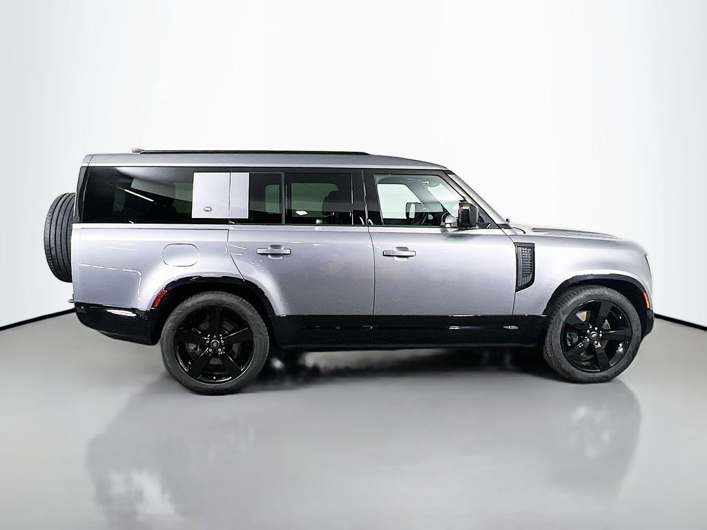 Used 2024 Land Rover Defender 130 X-Dynamic SE video 4