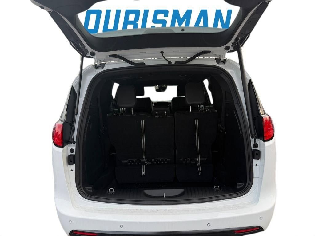 New 2026 Chrysler Voyager LX image 30