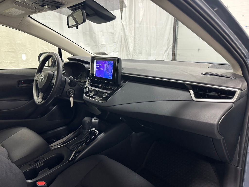 Used 2025 Toyota Corolla LE image 59