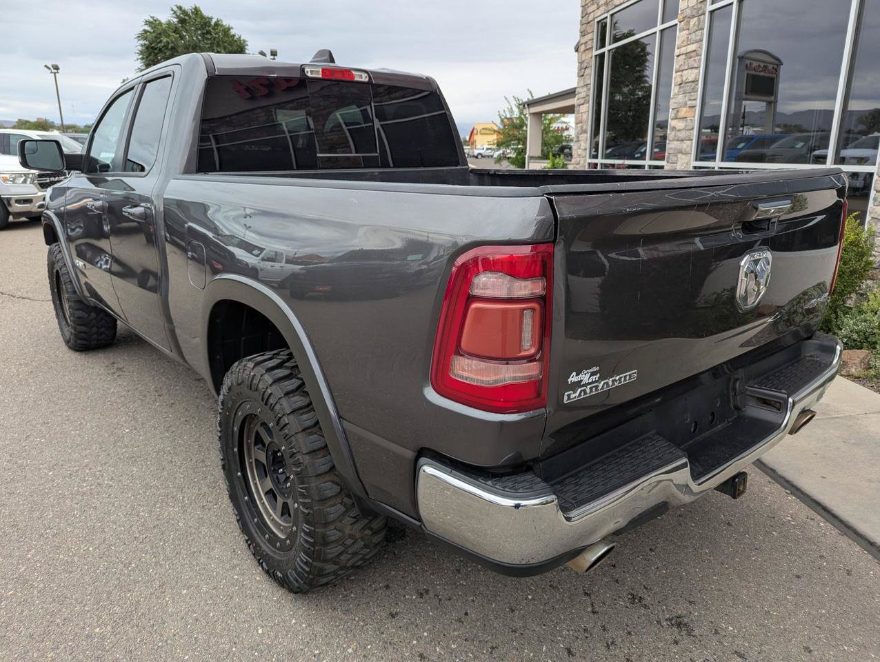 Used 2019 RAM 1500 Laramie AWD/4WD image 3