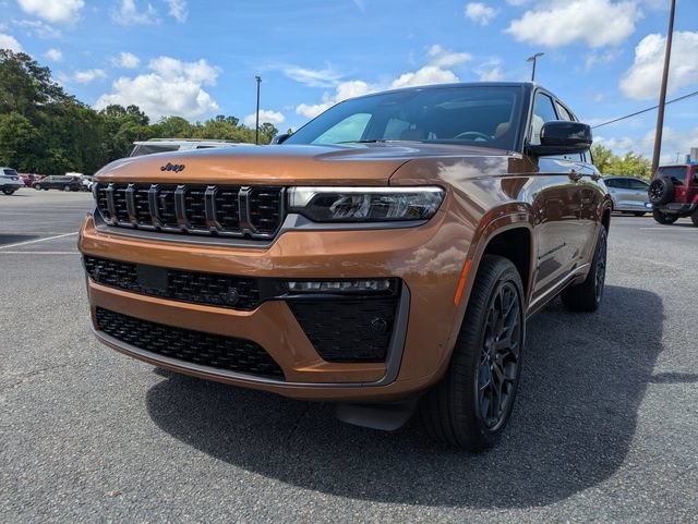 New 2026 Jeep Grand Cherokee Summit w/ Obsidian Package AWD/4WD image 8