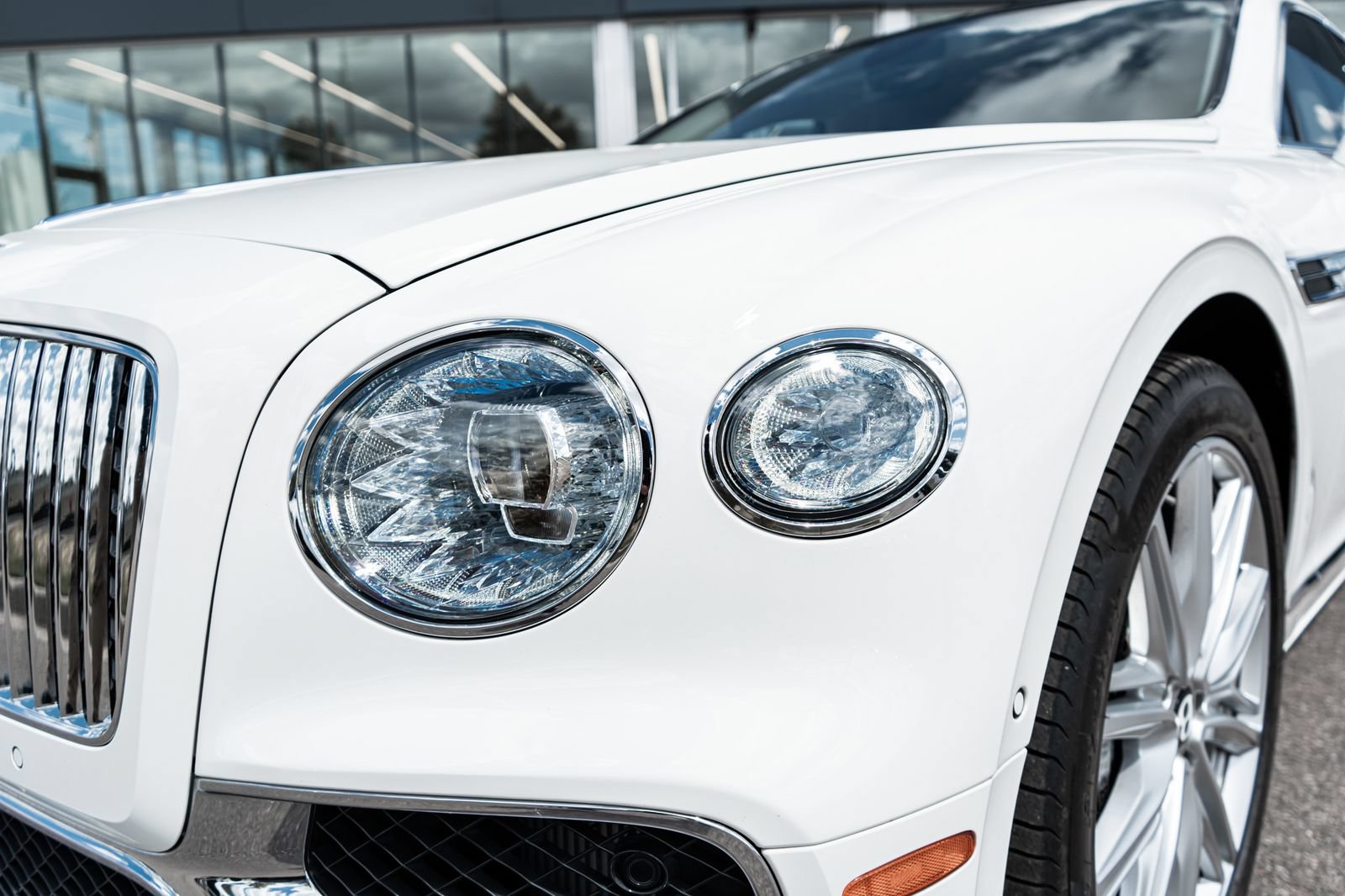 Certified 2023 Bentley Flying Spur V8 AWD/4WD image 22