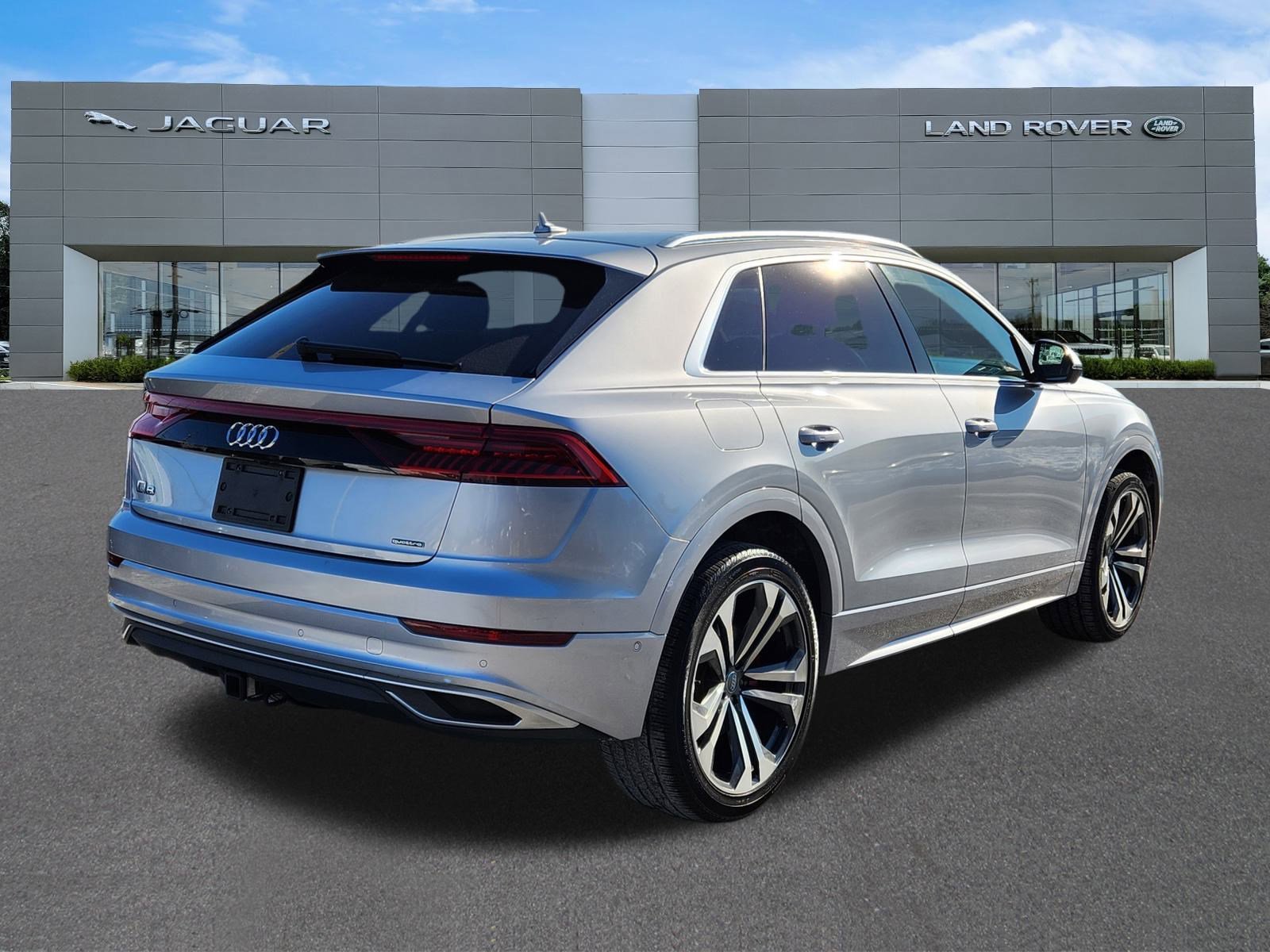 Used 2019 Audi Q8 Prestige w/ Luxury Package image 4